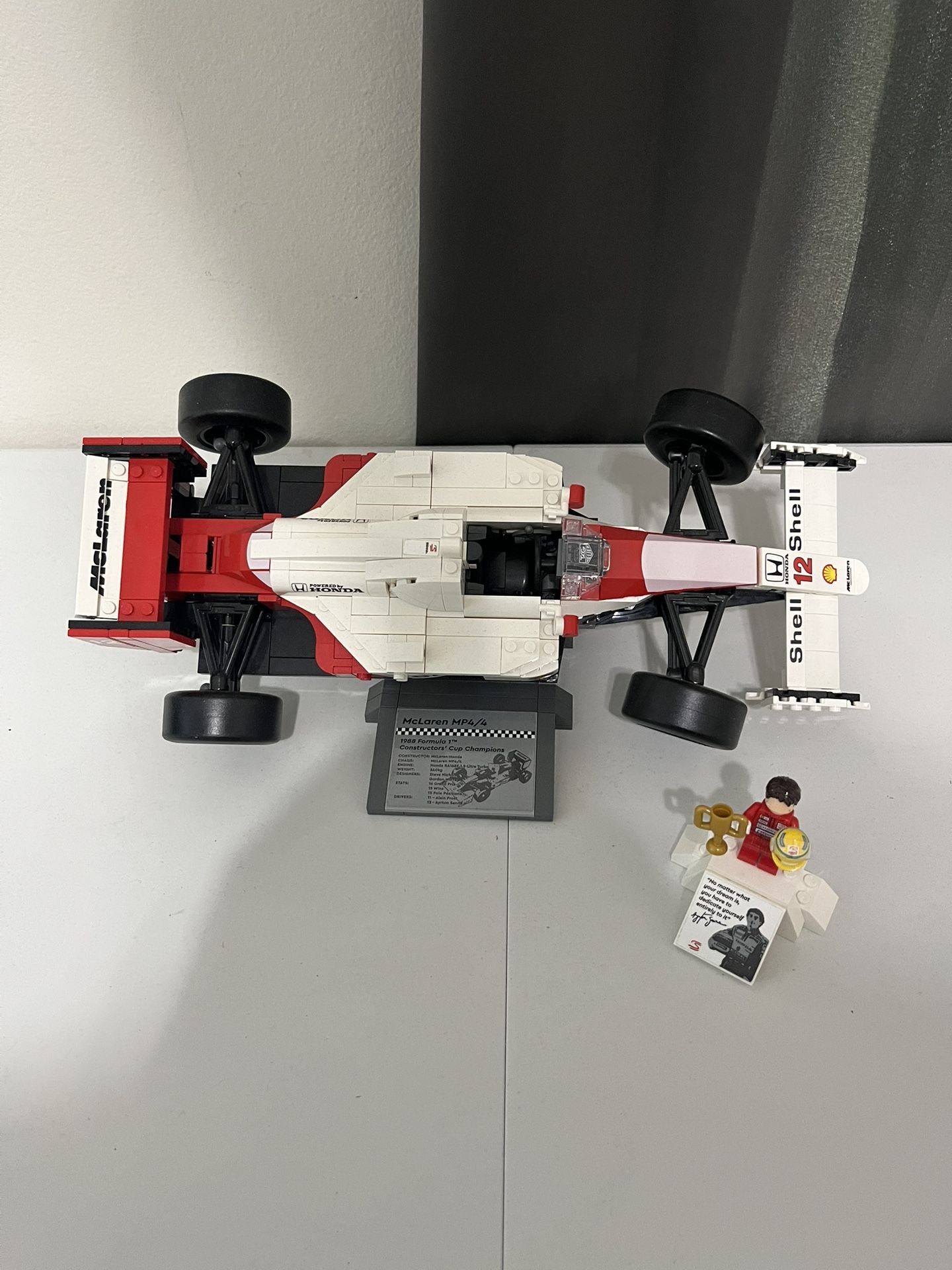 Lego 10330 McLaren MP4/4 & Ayrton Senna