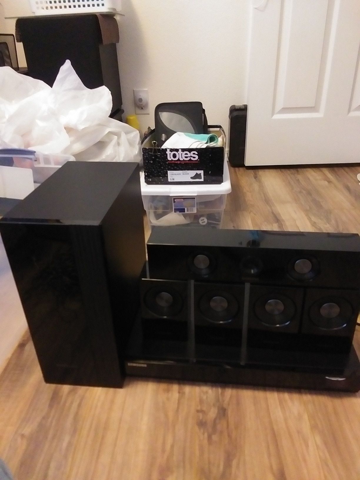 Samsung DVD with whole system stereo with Subroof
