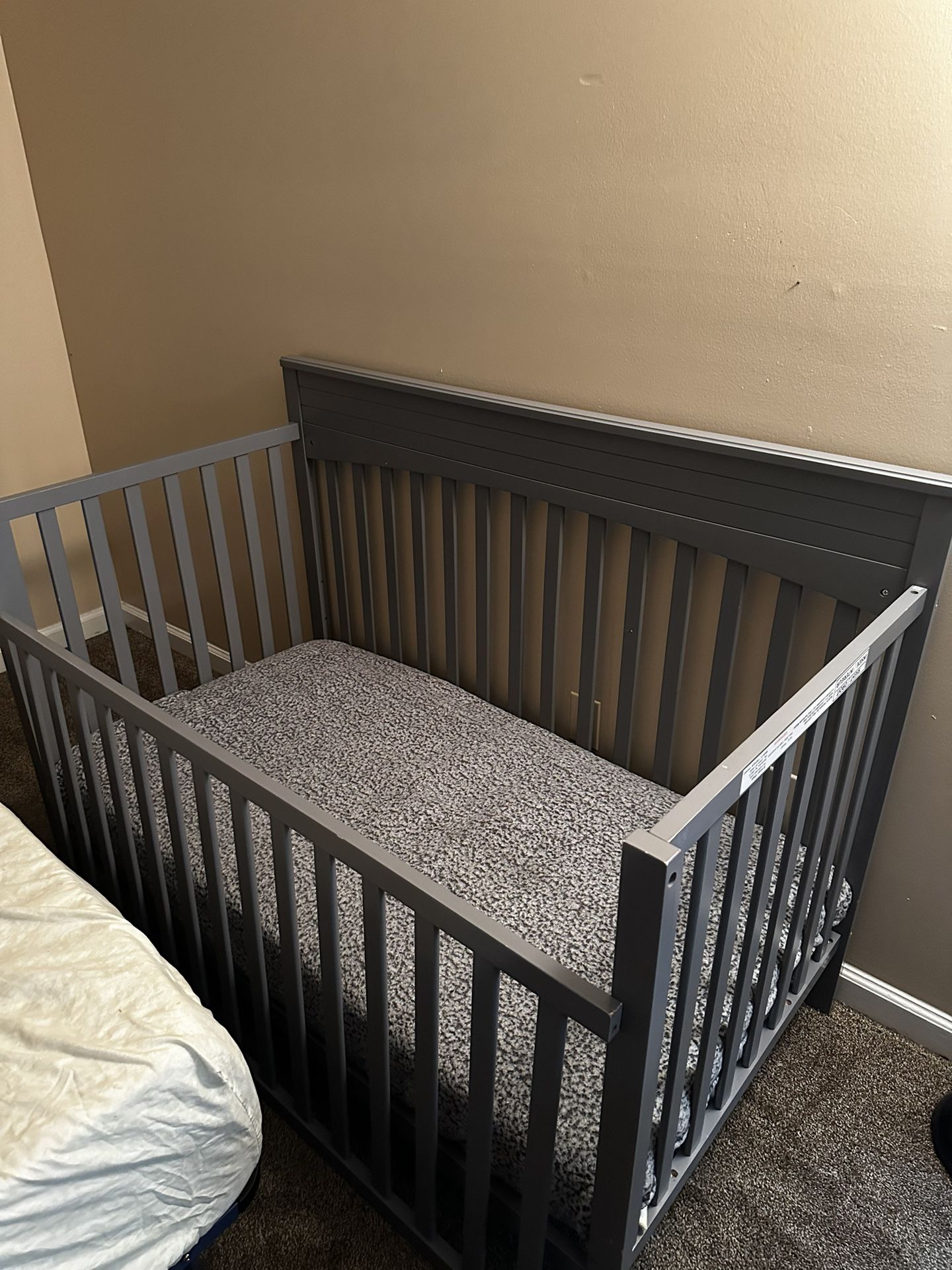 3-in 1 Convertible Crib With Mattress