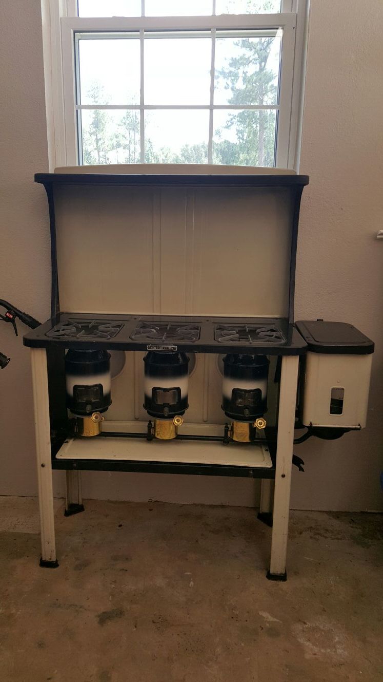 Vintage 1940s New Perfection kerosene stove.