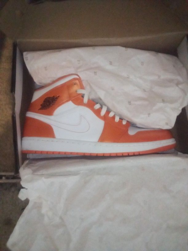 Jordan 1 MID Size 13
