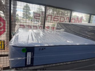 QUEEN SIZE SEALY POSTUREPEDIC PLUS MATTRESS & BOX SPRING BED SET