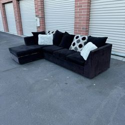 Really Nice Black Sectional Couch 
