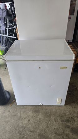 Holiday 5-cu ft Manual Defrost Chest Freezer (White)