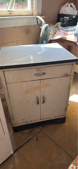 VINTAGE ART DECO / STREAMLINE METAL UTILITY CABINET - $75 OBO
