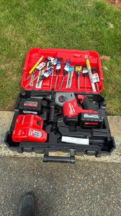 Milwaukee M18 Fuel 1”SDS-plus Rotary Hammer Kit. SKI-291-22