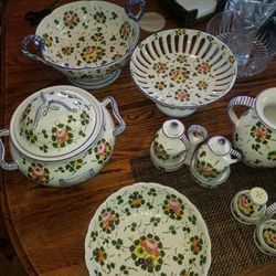 Serving dishes, kitchen dish set