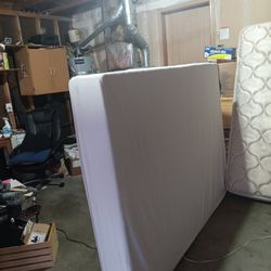 Queen  Posturpedic And Box