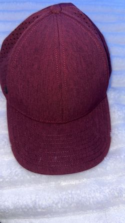 Maroon melin hat