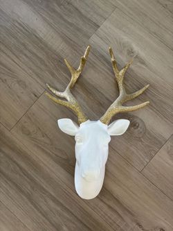 White/gold deerhead