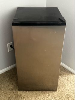 Vissani Mini Fridge