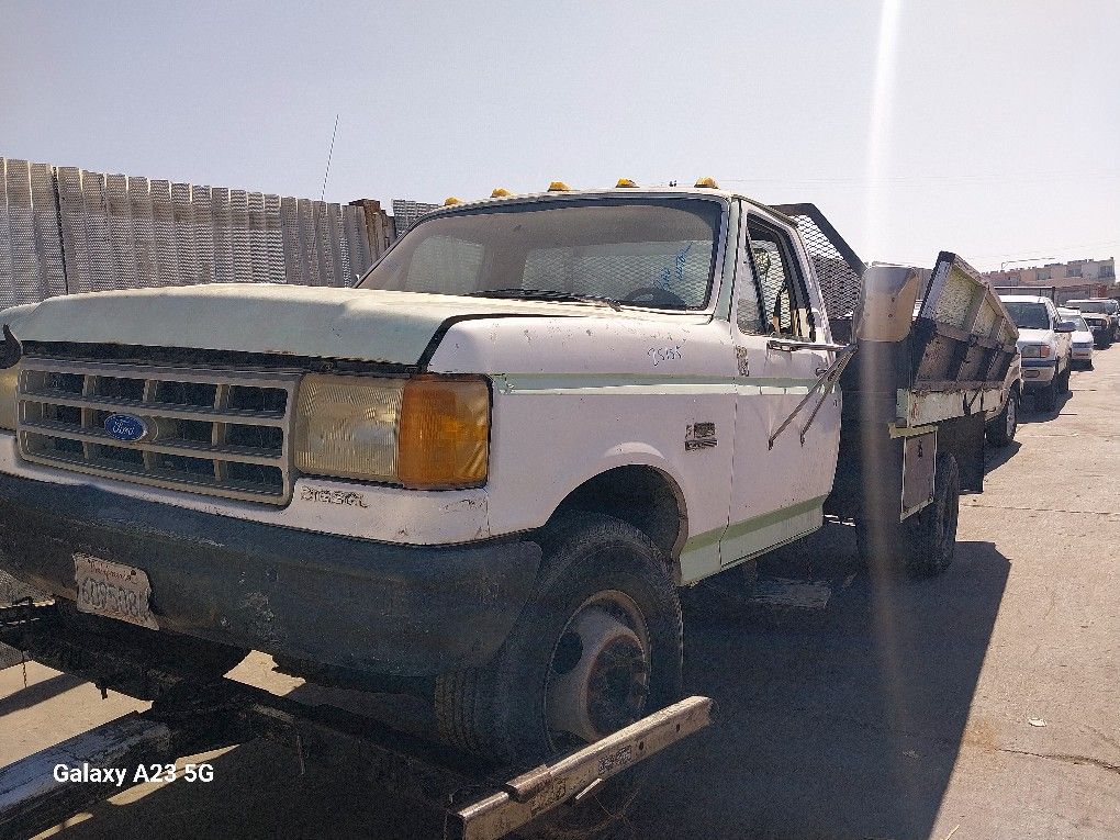 1989 Ford F450 For Parts