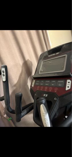 Sole E55 elliptical machine like new barely used