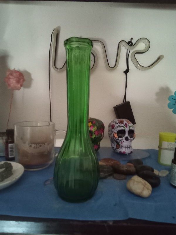 Vintage Bud Vase. Emerald Green Indiana Glass. 
