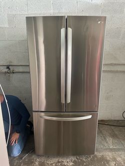 33 wide stainless steel French door refrigerator