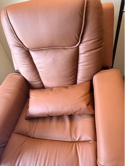 Like new leather power lift recliner