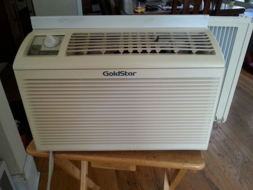 HVAC- GOLDSTAR 5,000 BTU WINDOW AIR CONDITIONER