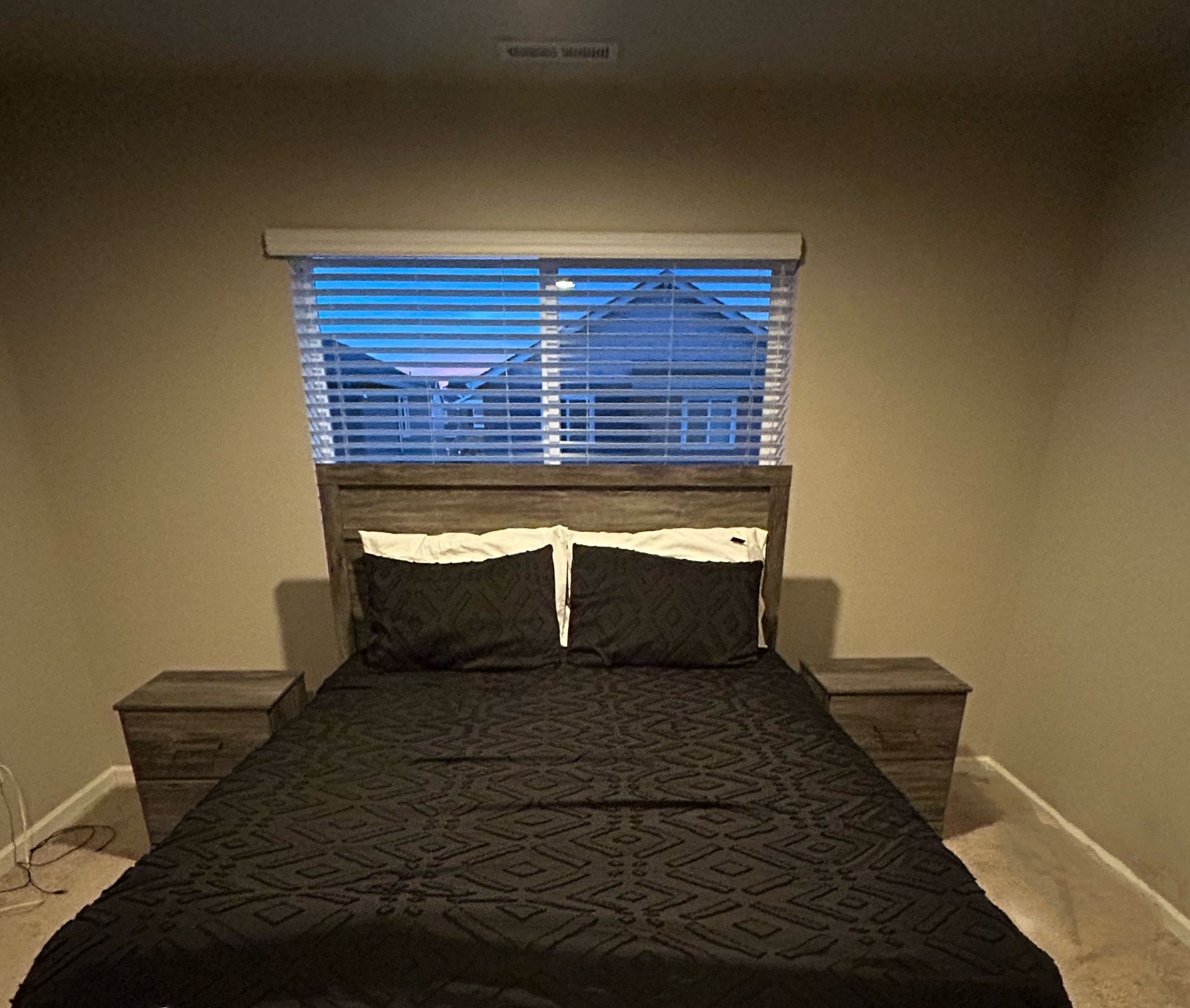 5-Piece Bedroom Set with Mattress – Excellent Condition! trades Welcome