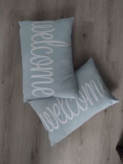 Set of 2 Welcome Throw Pillows