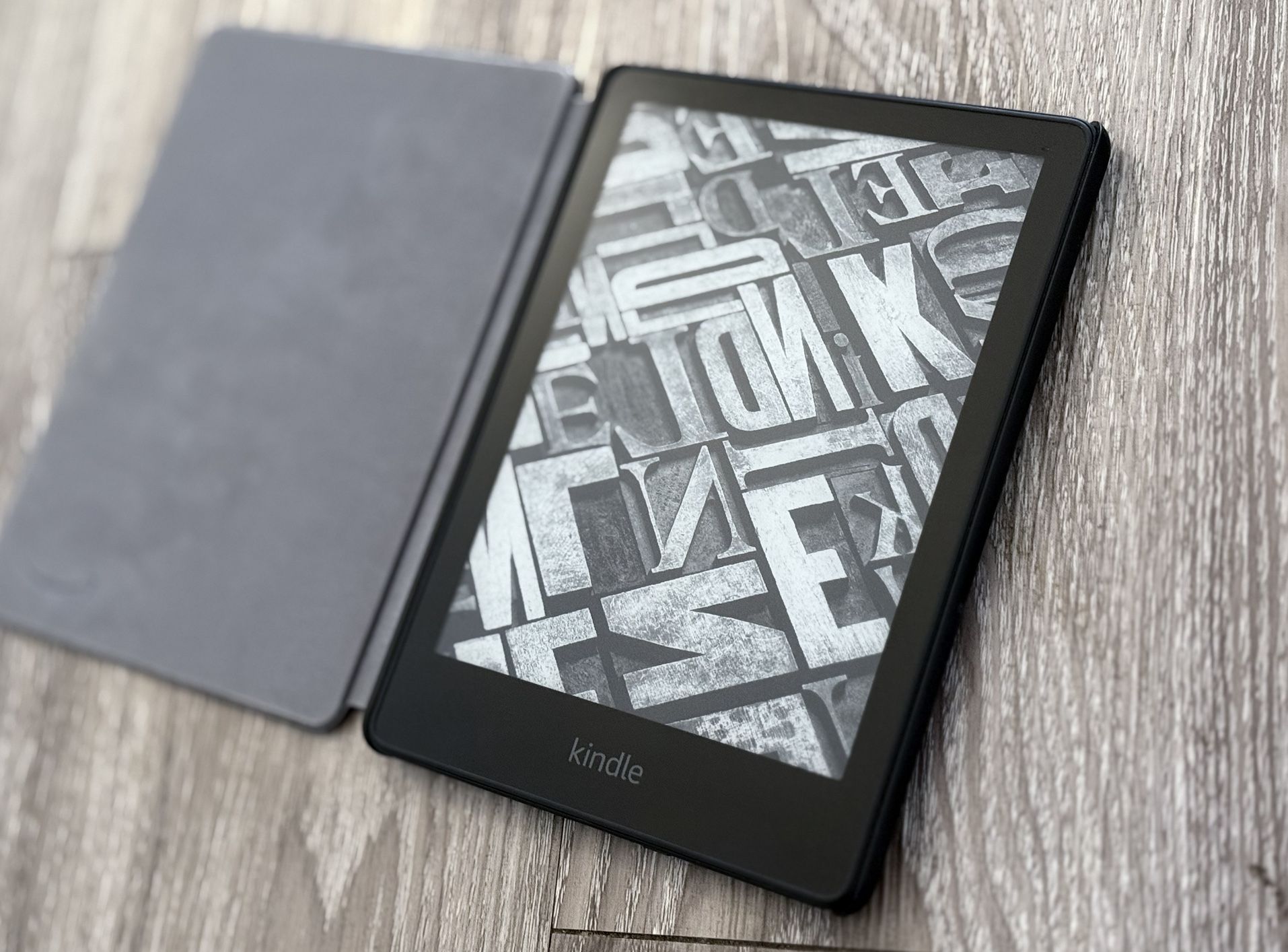 Kindle Paperwhite (11th Generation, 2021) + cover