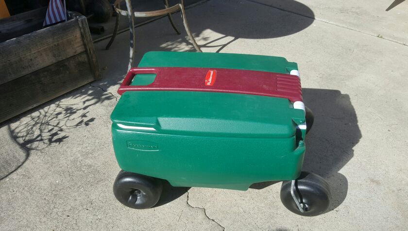 Rubbermaid 48 Quart Hard Sided Cooler, Red for Sale in Holland, MI - OfferUp