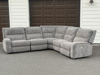Sectional couch great condition delivery available