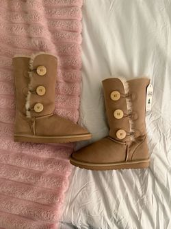 Authentic UGG Bailey Button Triplet II Boot