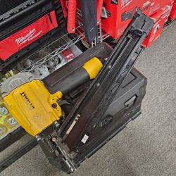 DEWALT Pneumatic 21-Degree Collated Corded Framing Nailer