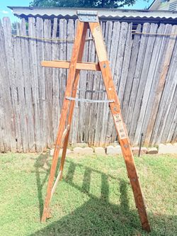 6” foot Keller Wooden A-Frame Step Ladder