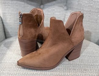 Woman's Cute Ankle Boots Sz 6