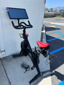 Peloton Bike (great condition)