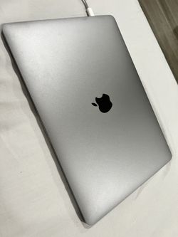 2017 Macbook Pro 13in i7 512gb