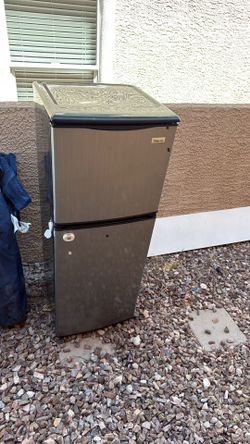 Small refrigerator for parts only