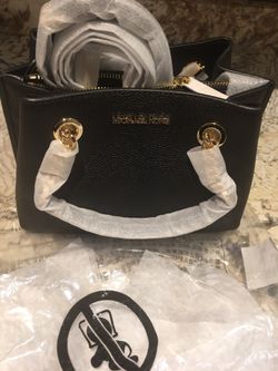 Brand new Michael Kors Teagan small pebbled messenger bag