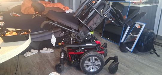 Quantum Edge series power wheelchair