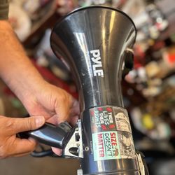 Pyle Megaphone Speaker .