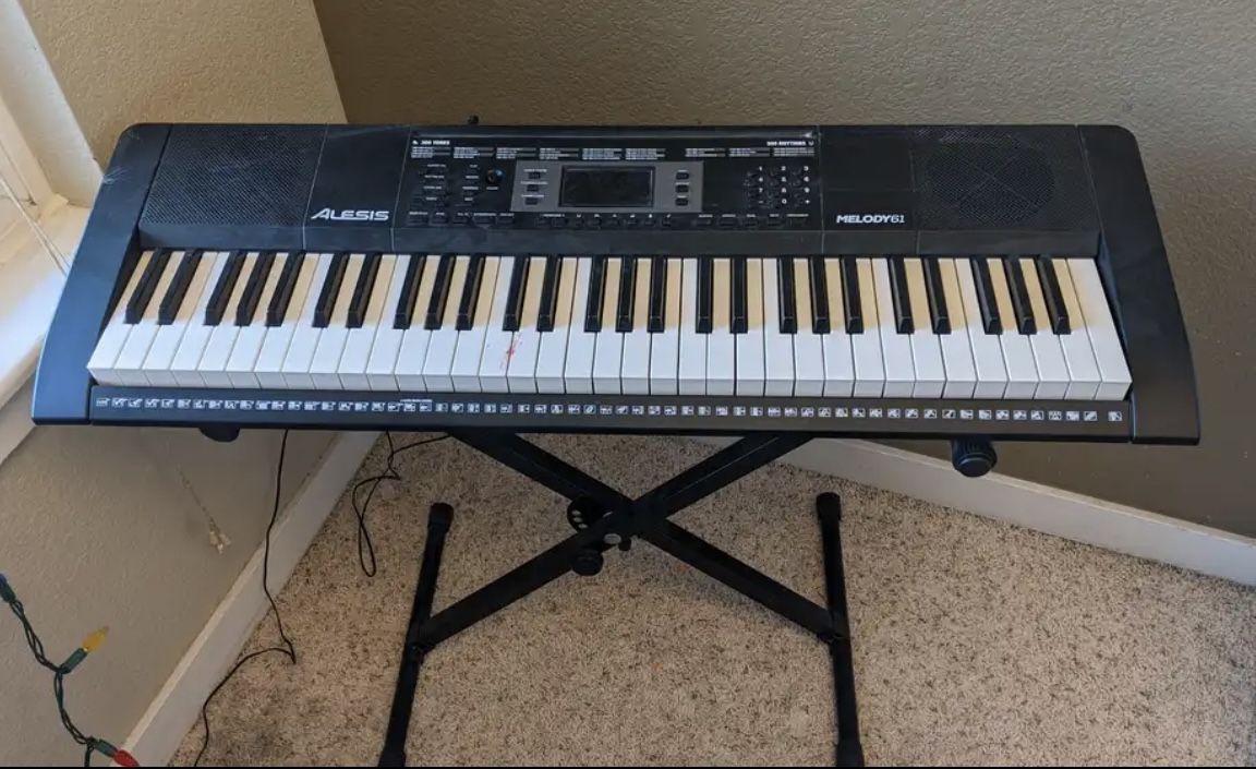 Alesia Melody 61 Keyboard & Stand.