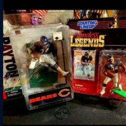 NFL, Chicago Bears, Waltor Payton Lot: New (2) figures. (1995) Starting Lineu up. Timeless Legends, Walter Payton Figuer w/Black Tip Shoes & (2006) Mc