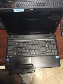Toshiba satélite 15.6" i3