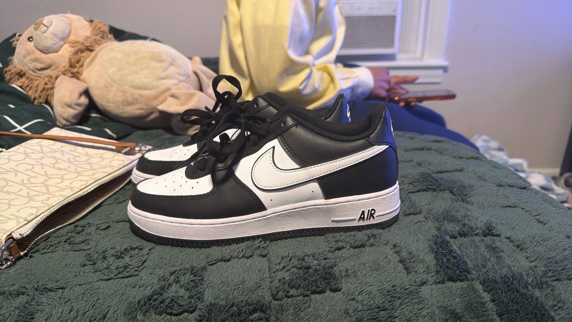 Nike Air Force 1 LV8 2
