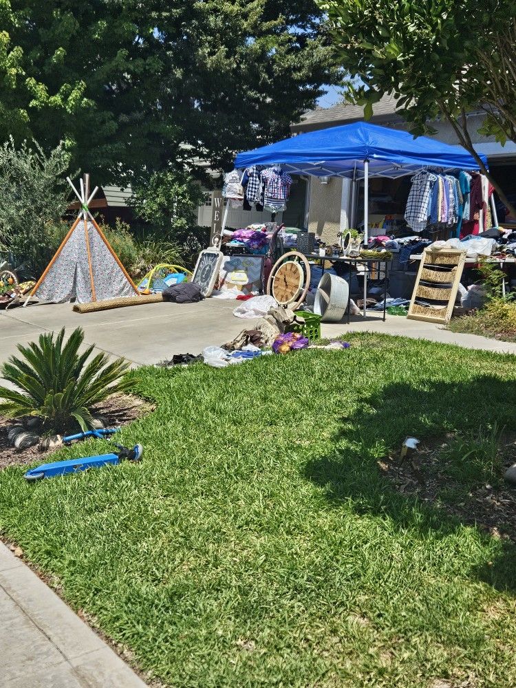 Lots Of Stuff Tomorrow. Reedley. ABBOTT AND SUNNY AVE. AFTER 730 AM