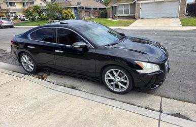 Nissan maxima 2009  en perfectas condiciones  $4500  titulo salvage..