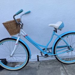 Beautiful Schwinn Legacy Women’s Cruiser Bike 