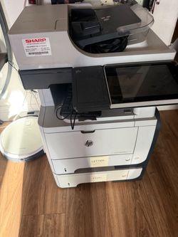 HP LaserJet Enterprise 500 MFP M525 + extra paper tray