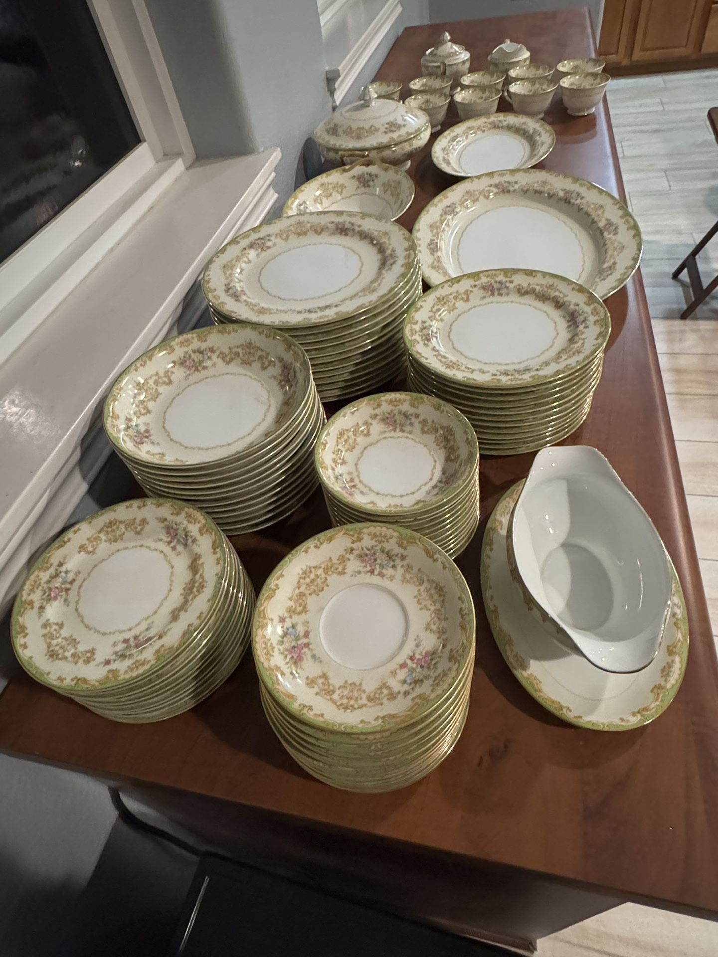 Beautiful Noritake Japan Vintage Dinner Set For 10
