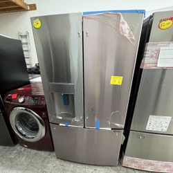 NEW GE FRENCH DOOR STAINLESS STEEL REFRIGERATOR WITH ICE AND WATER DISPENSER