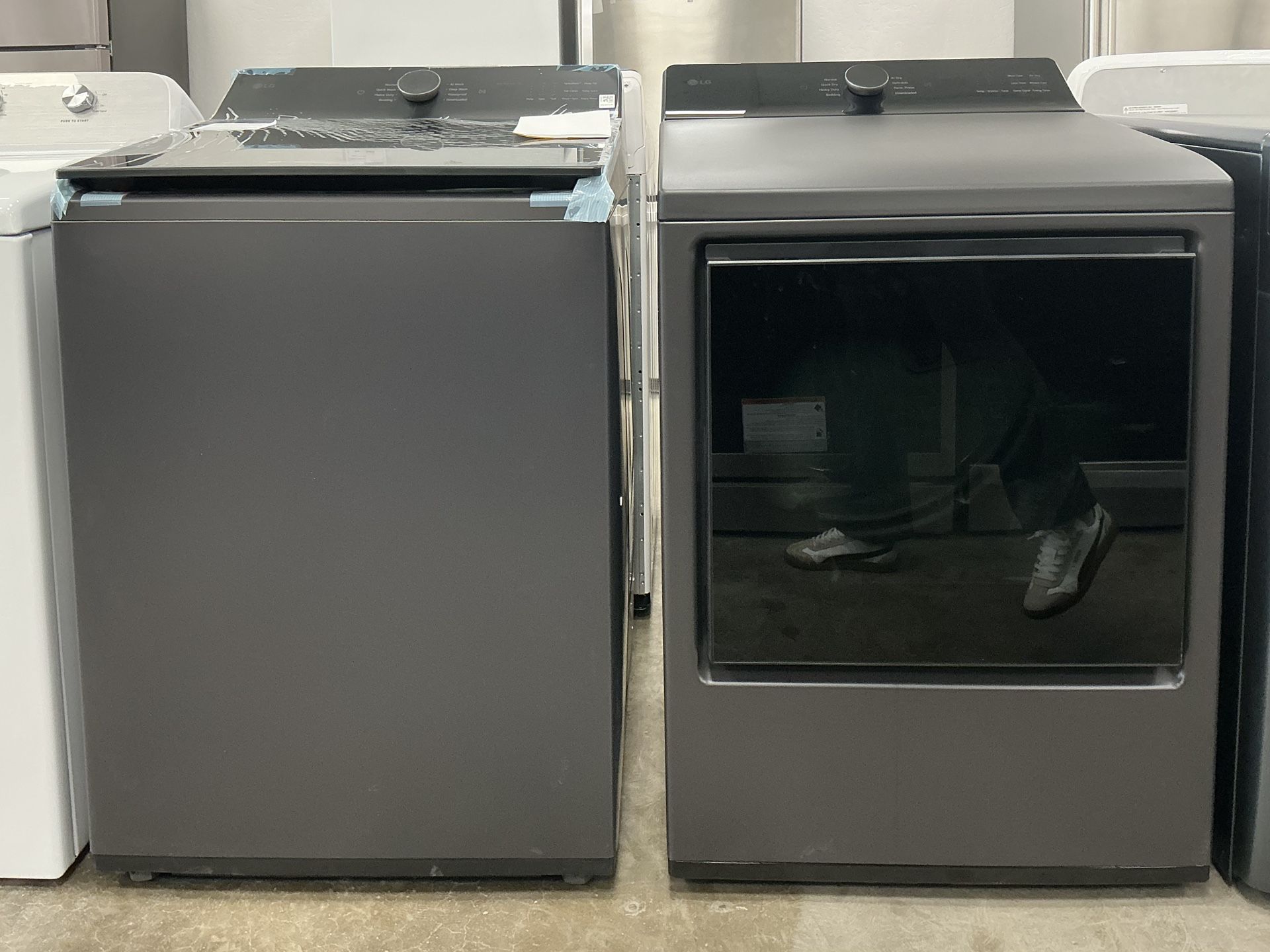 LG 5.3 cu. ft. SMART Washer w/Agitator, TurboWash3D 7.3 cu. ft. Vented SMART Electric Dryer w/Sensor Dry