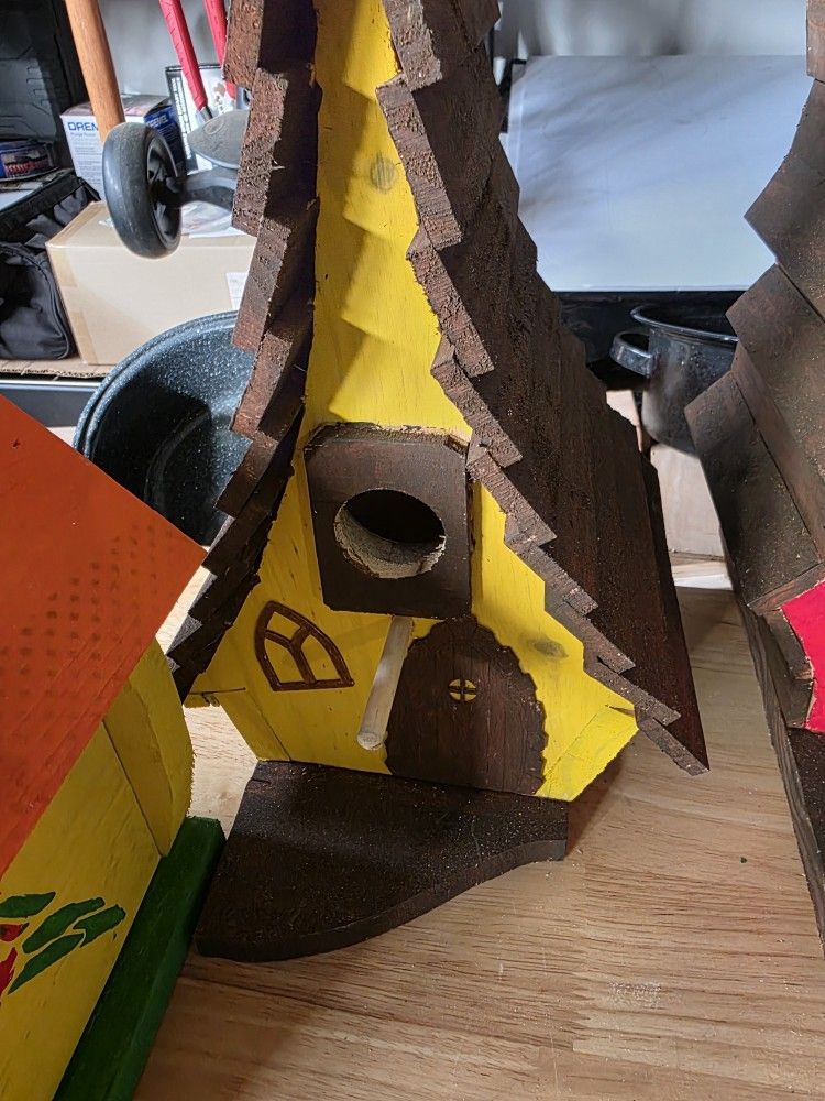 beautiful birdhouse in beautiful colors, make your bird happy