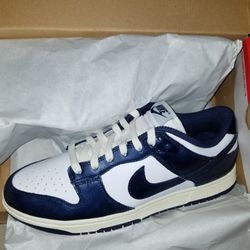 Nike Dunk Low "Midnight Navy"