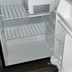 Whirlpool mini fridge with freezer